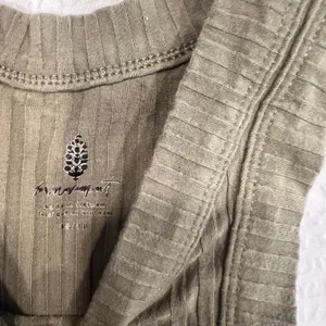 Free people movement olive cropped tank XS women thumbnail 5
