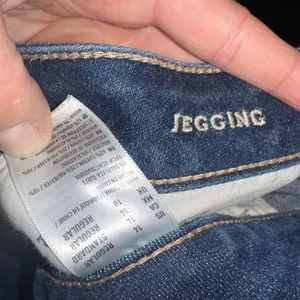 American Eagle stretchy trendy distressed jeggings thumbnail 2