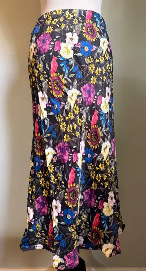 Anthropologie boho‎ whimsi dainty resort fairy Floral Midi Skirt Black Multi Sm thumbnail 1