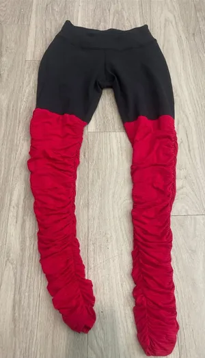 Beyond Yoga Black and Red Ruched Leggings thumbnail 1