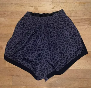 black cheetah/leopard print shorts Size XL thumbnail 1
