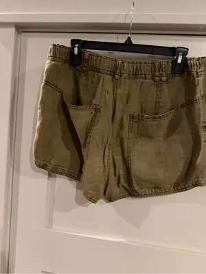 Free People Women’s Olive Tan slouchy cargo Drawstring Shorts. Size 10! New. thumbnail 4