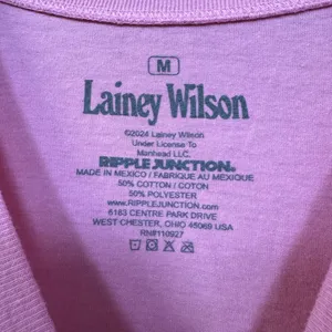 Lainey Wilson Heart Like a Truck Groovy Country Womens Top M thumbnail 4