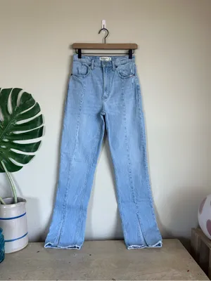 Abercrombie & Fitch The 90’s Straight Ultra High Rise Split Hem Jeans thumbnail 2