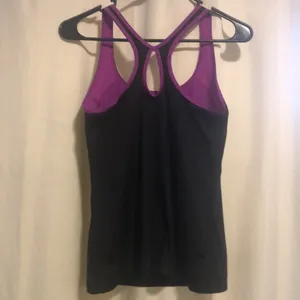 🎉 4 for $20 New Balance Tank with build in bra, size medium thumbnail 2