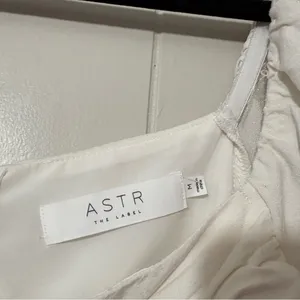 ASTR The Label Linen Pleat Front Mini Dress Puff Sleeve White Womens Size Medium thumbnail 4