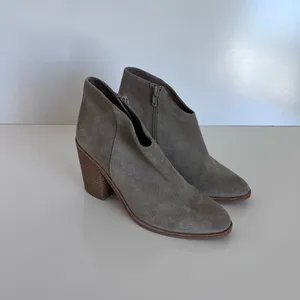 Jeffrey Campbell Women's Kamet 2 Taupe Suede Ankle‎ Booties thumbnail 2