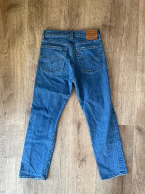Levi’s Premium Wedgie Straight Jeans Size 25 High Rise Button Fly Distressed Knee thumbnail 5