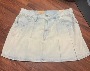 Levi’s Pleated Mini Skirt thumbnail 1