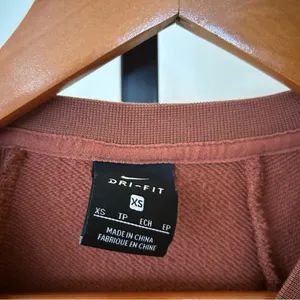 Nike‎ Dri-Fit Get Fit Lux Embossed Cropped Sweatshirt Training Crewneck Size XS thumbnail 5