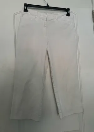 White capris Size 8 thumbnail 1