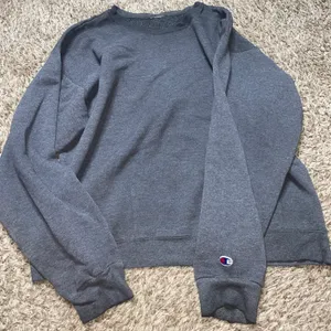 Crewneck thumbnail 1