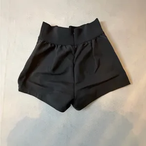 Nike Women’s charcoal gray High Waisted Athletic Shorts Medium NWOT thumbnail 2