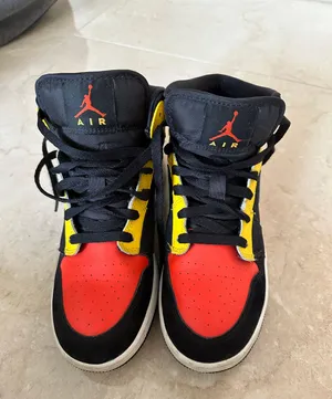 Nike Air Jordan’s 1 Mids thumbnail 2