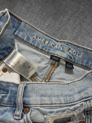 American Eagle Strigid Women’s Size 0 Light Wash High-Rise Distressed Denim Mom thumbnail 4
