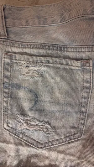 American Eagle Destructed cutoff jeans thumbnail 4