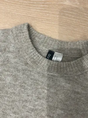 H&M Sweater thumbnail 3