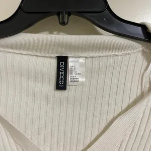 Divided by H&M Women’s White Knit Collared Long Sleeve Crop Top Size S (Used) thumbnail 3