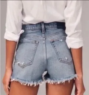 Abercrombie high rise the mom short thumbnail 2