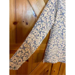 BKE Boutique Sheer Button down Blouse Top Size Small Animal Print Peach/gray (39 thumbnail 2