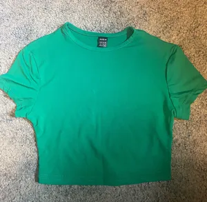 Green Cropped Top Size XS thumbnail 1