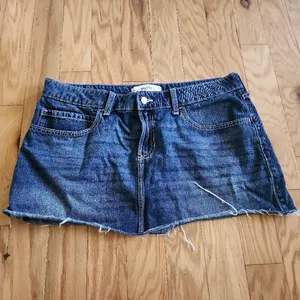 Hollister Denim Mini Skirt‎ Womens Size 14 Blue Raw Hem Five Pocket Casual Chic thumbnail 2