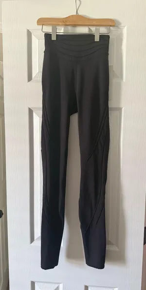 NWT Lululemon Get in Line SHR Tight 28" thumbnail 1