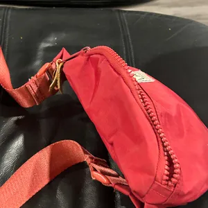 LOLA California Red waist Bag thumbnail 7