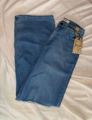 Vibrant Wide-Leg Jeans thumbnail 1