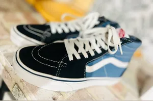 Vans SK8-HI unisex women’s 8.5 and men’s 7.0 great condition Super clean!!! thumbnail 1