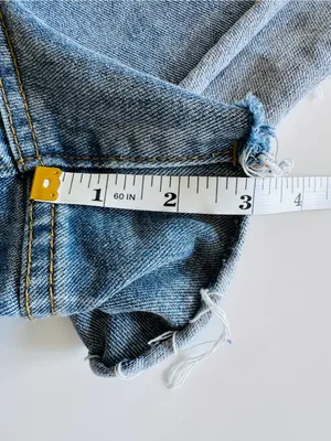 SweatyRocks Light Wash High-Rise Denim Shorts with Frayed Hem Size Medium thumbnail 11