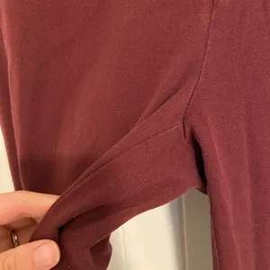 EUC | Anthropologie women’s burgundy‎ slim cut pants — size 4 thumbnail 3