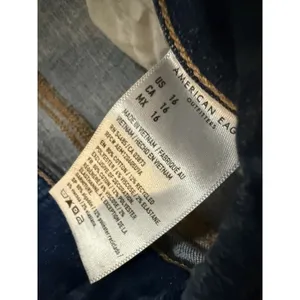 American Eagle High V-Rise Shortie Distressed Denim Shorts Size 16 Blue Stretch thumbnail 5