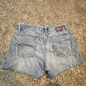 BKE Tyler Straight Light Wash Cut Off Denim Shorts Womens 36R Blue Frayed Hem‎ thumbnail 5