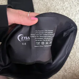 Zyia Active Faux Leather 7/8 Leggings Size 6/8 thumbnail 3