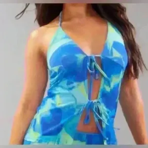 PrettyLittleThings Women’s Blue‎ Abstract Floral Burn Out Printed Top Size 6 thumbnail 1