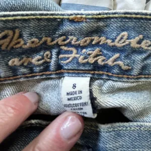 Abercrombie & Fitch crop Jeans Size 8‎ Distressed thumbnail 3