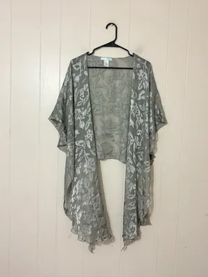 Betsey Johnson Gray Silver Floral Burnout Open Front Kimono Shawl Wrap One Size thumbnail 2