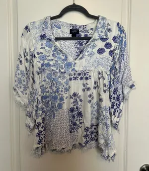 Daytrip Blue Floral Blouse Buckle  thumbnail 1