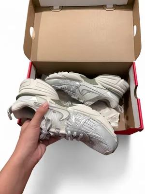 Nike Women’s V2K Run Shoes Running 7.5 thumbnail 3