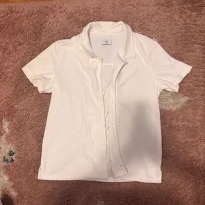 Aritzia Tna Newcastle Shirt Terrycloth White Women’s Medium Cozy Short Sleeve thumbnail 2