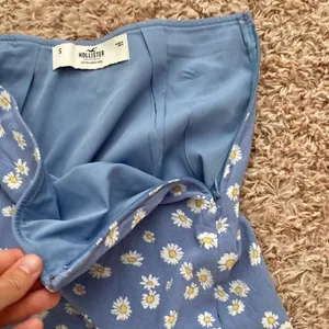 Hollister daisy print mini skirt sz S thumbnail 3