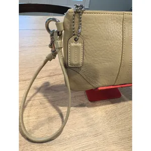 Coach Soho Oatmeal Pebbled Leather Wristlet Zip‎ Pouch Buff Silver Hardware thumbnail 2