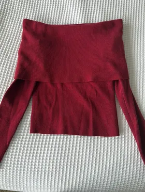 Aritzia Off-The-Shoulder Wilfred Top thumbnail 1
