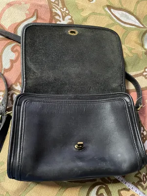 Coach Vintage City Camera Pebbled Grain Leather Brass Hardware 9812 Messenger Crossbody Shoulder 90’s Minty baguette rectangle Black Bag Purse classic minimalist thumbnail 4