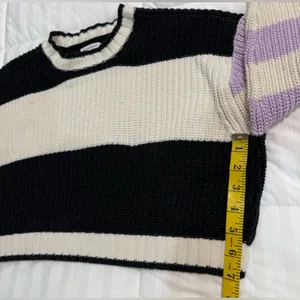 American Eagle Outfitters Black and Cream Lilac Knit Cropped Sweater thumbnail 5