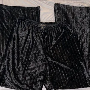 Melissa Paige Size M Black Velour Lounge Pants thumbnail 1