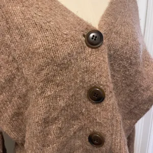 Olivaceous Brown Cropped Cardigan thumbnail 3