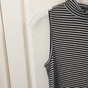 FINAL MARKDOWN Ladies gap top medium thumbnail 2