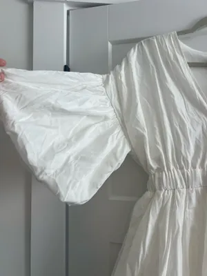 Pretty Little Thing Bubble Puff Dress! Very bridal! thumbnail 3